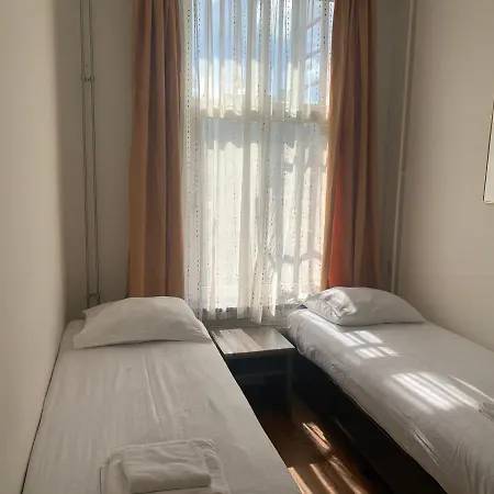 Sphinx Hostel *